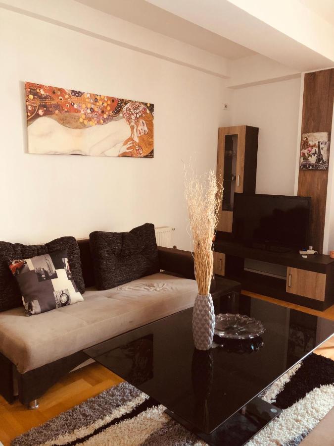 Apartments Near City Center Скопье Экстерьер фото