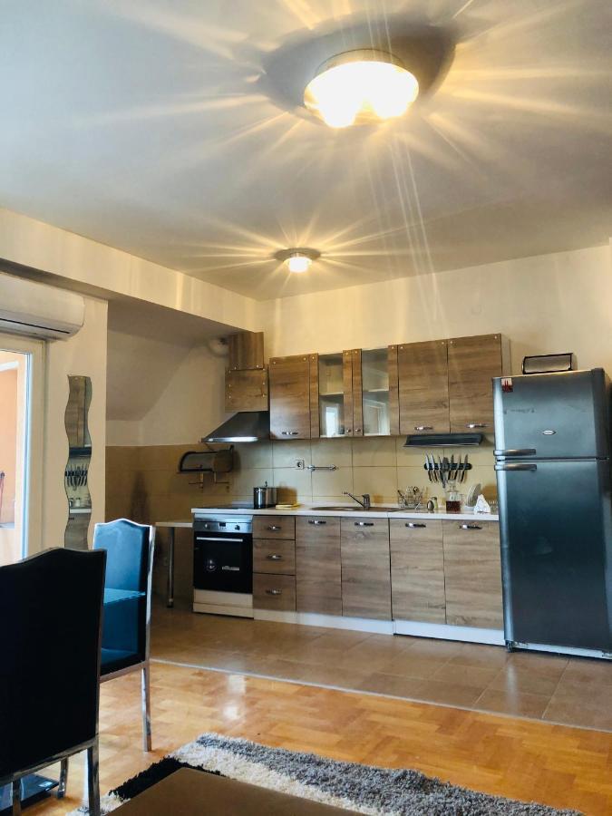 Apartments Near City Center Скопье Экстерьер фото