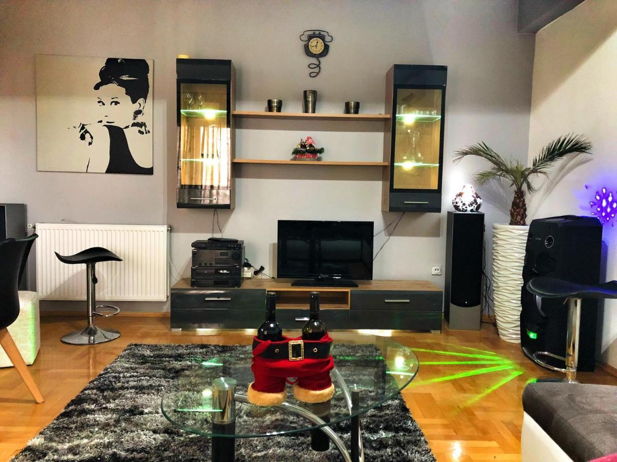 Apartments Near City Center Скопье Экстерьер фото