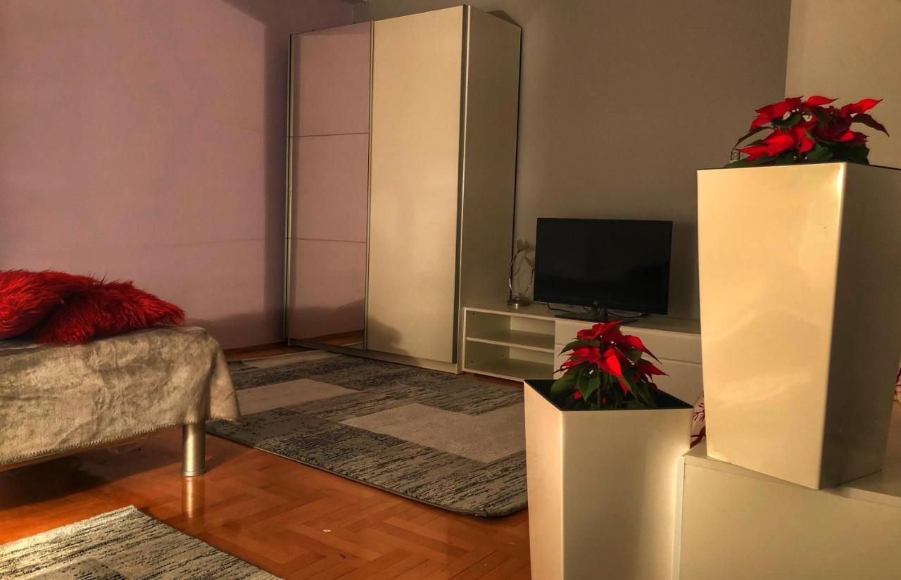 Apartments Near City Center Скопье Экстерьер фото